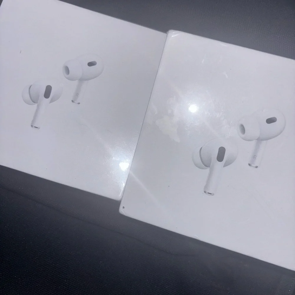 Apple AirPods Pro (2nd Generation) with MagSafe Wireless Charging Case (USB-C)